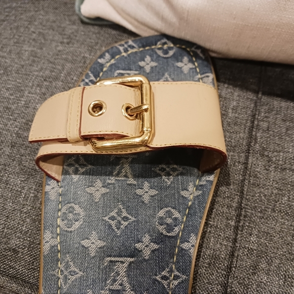 Louis Vuitton Flip Flops (Authentic) - Picture 4 of 9